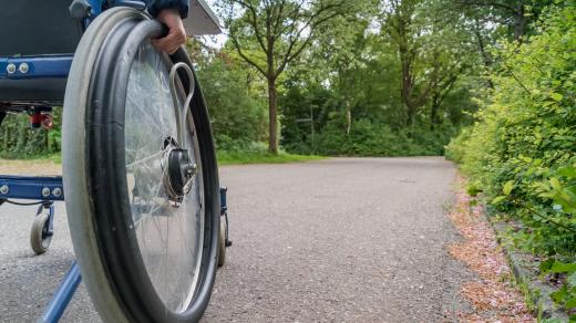 Dítě na vozíčku, ilustrační foto