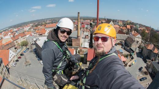 Vedoucí a řešitelé projektu Tovární komíny – stavební inženýr Martin Vonka a historik Michal Horáček