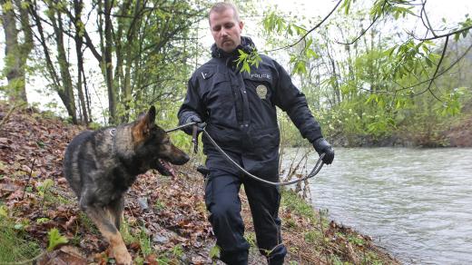Psovod s policejním psem