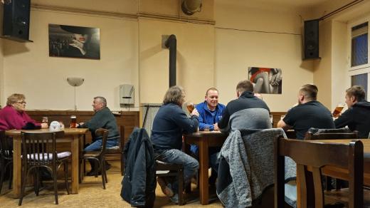 Do hospody v Měšíně chodí pravidelně přibližně deset lidí