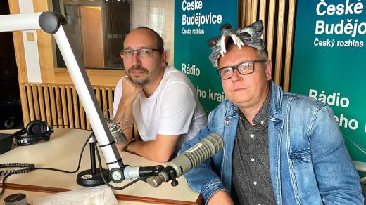 Petr Šmíd, ochotník a kastelán zámku Kratochvíle, a Pavel Pechoušek, ochotník a novinář