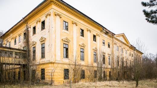 Zámek v Libějovicích na Strakonicku byl dlouhá léta opuštěný