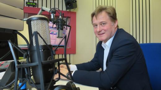 Jan Sobotka ve studiu Českého rozhlasu Hradec Králové