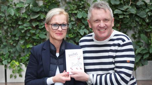 Julie Růžičková a moderátor Zbigniew Czendlik