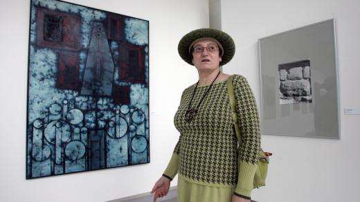 Karlovy Vary – Galerie umění, výstava Mikuláš a Emila Medkovi – Souvislosti, dcera autorů Eva Kosáková Medková – obraz Chmurný abstinent (2008)