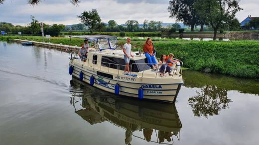 Baťův kanál a řeka Morava, plavba na výletní lodi