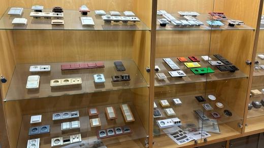 Expozice výrobků jablonecké firmy ABB