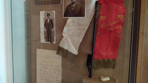 Dýmka v pamětní síni J. Mošny v Dobřívě