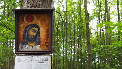 Křížovou cestu mezi Žirovnicí a Počátkami vyzdobil Josef Bouchal svými naivními obrázky