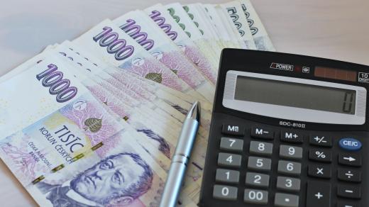 Peníze a kalkulačka