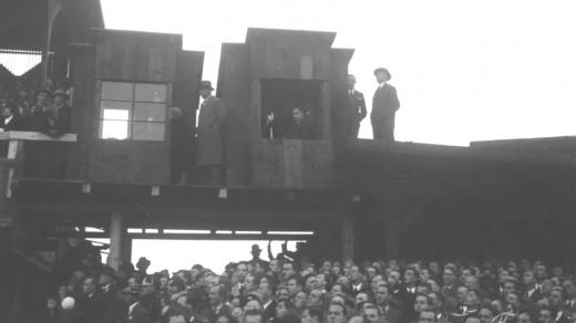 Fotbalové utkání ČSR - Itálie v Praze, reportér Josef Laufer (28. 10. 1932).jpeg