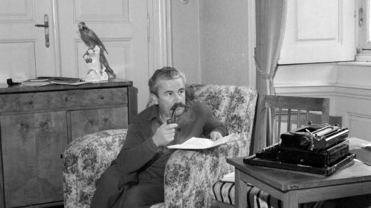 Prozaik a dramatik Milan Jariš na zámku v Dobříši