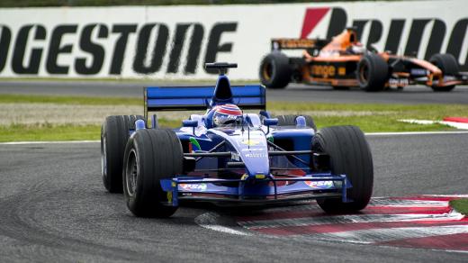 Tomáš enge ve voze Formule 1 stáje Prost na okruhu v japonské Suzuce