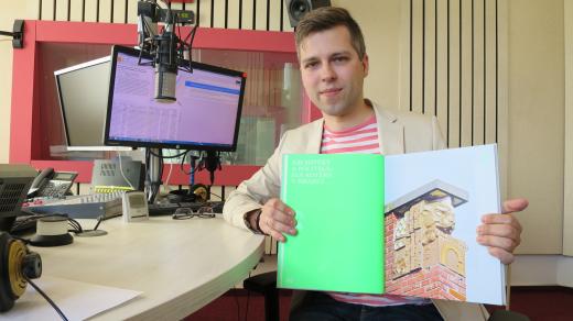 Ladislav Zikmund Lender ve studiu Českého rozhlasu Hradec Králové