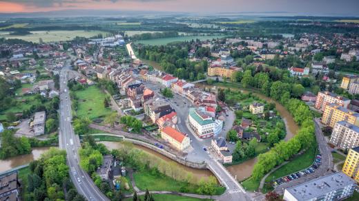 Město Jaroměř pěkně z nadhledu