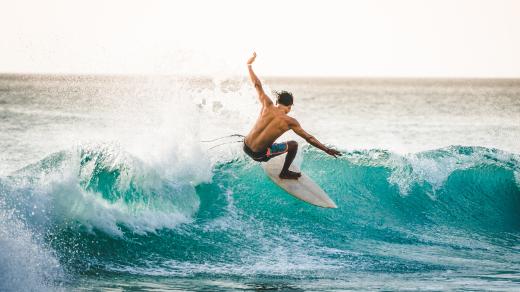 Surfing je akční sport