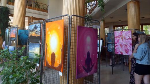 Výstava mezi nebem a zemí