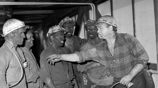 Hrdinové socialistické práce byli i mezi horníky v Ostravě (rok 1972)