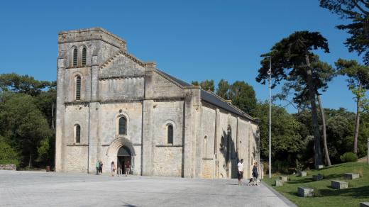 Bazilika Nosta Dama de la Fin de las Terras ve městě Soulac sur Mer