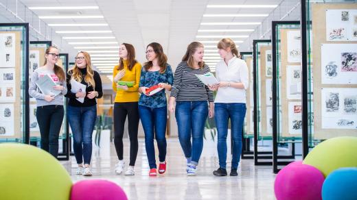 Studenti Farmaceutické fakulty Univerzity Karlovy