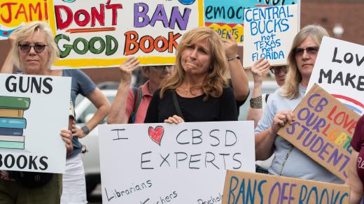 Jeden z protestů proti republikánským zákazům v USA