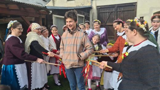 Na přestupný rok o Velikonocích v Telči koledovaly ženy