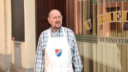 Miroslav Bielas před svou vinárnou