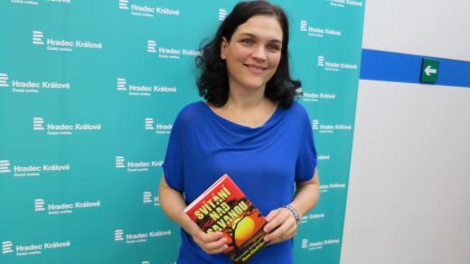 Hana Hindráková ve studiu Českého rozhlasu Hradec Králové