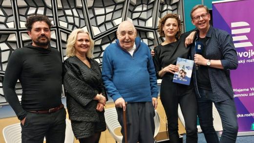 Michal Rožek, Beata Hlavenková, Radkin Honzák a Adéla Elbel v Toboganu Aleše Cibulky