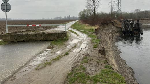 Nebezpečný úsek cyklostezky Bečva u Sušic a Oseku nad Bečvou na Přerovsku