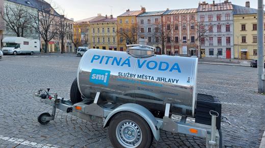 Ve městě jsou umístěné cisterny s pitnou vodou