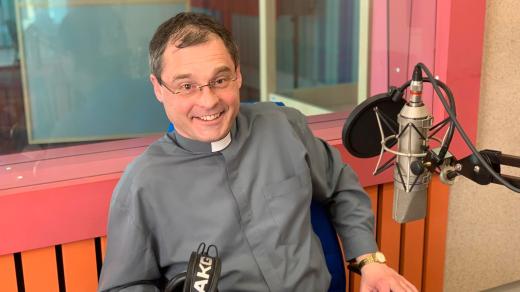 Martin Lanži ve studiu Českého rozhlasu Hradec Králové