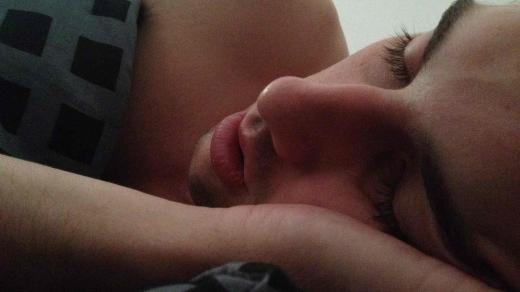 Nepodceňujte zdánlivě banální problém. I chrápání může být nebezpečné. Dochází při něm totiž k dechovým pauzám, které mohou mít závažné zdravotní následky.