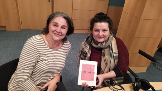 Marie Maderová a Petra Varaďová ve studiu Českého rozhlasu Brno