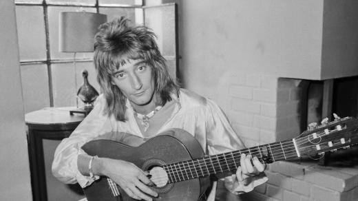 Rod Stewart na snímku z roku 1975