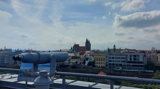 K dispozici jsou i dalekohledy. Pohled na historické centrum je úchvatný