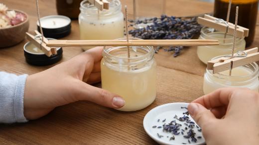 Vyrobte si svíčku ze starého nepotřebného vosku