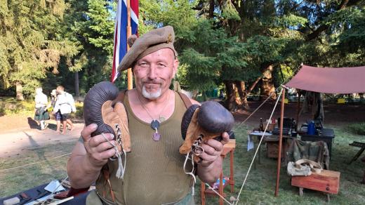 Zakladatel Spolku milovníků vojenské historie z Poděbrad Roman Beránek na Skotských hrách na Sychrově