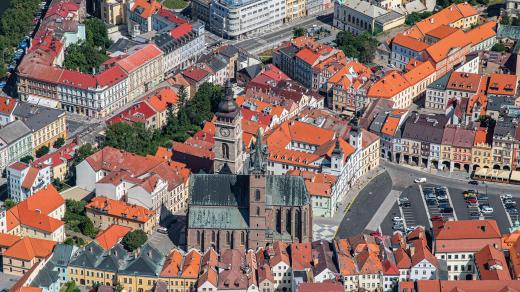 Katedrála svatého Ducha je hlavním kostelem Královéhradecké diecéze. Gotická cihlová bazilika se dvěma věžemi v jihozápadním tvoří charakteristické panorama města