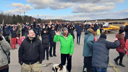 Den otevřených hangárů na letišti Líně