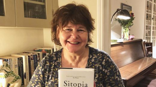 Carolyn Steel se svou knihou Sitopia
