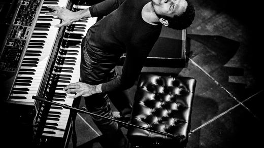 Fotografie pianisty, která získala druhé místo na prestižní fotografické soutěži Jazz World Photo