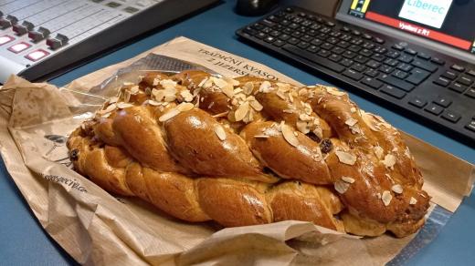 Vánočka od pekaře Maška provoněla studio Českého rozhlasu Liberec