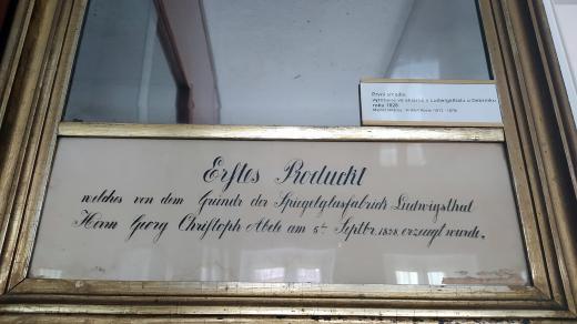 Zrcadlo vyrobené firmou rodiny Abele