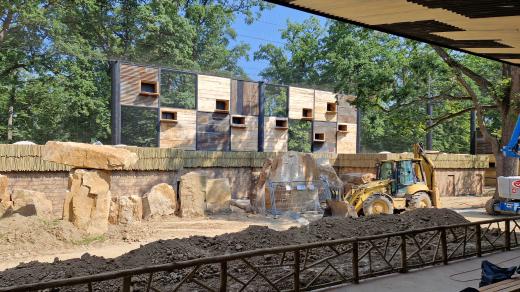 Zoo a zámek Zlín-Lešná, Gora Ark, voliéra pro supy