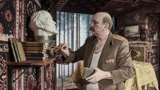 Divadelní inscenace Konec rudého člověka