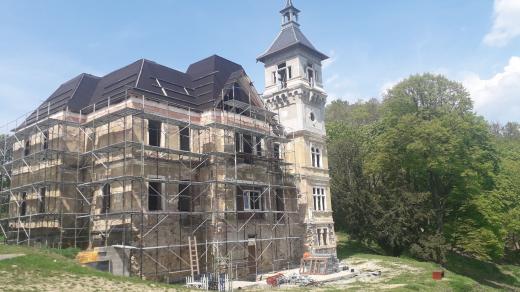 Skrytín má novou zastřešenou věž se zvonem Václavem