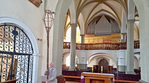 Kostelník Jan Monsport v příborském kostele Narození Panny Marie