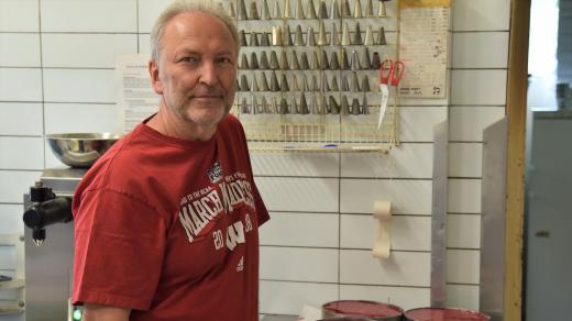 Jindřich Kravařík je původně zemědělský inženýr a v cukrárně se ocitl víceméně náhodou
