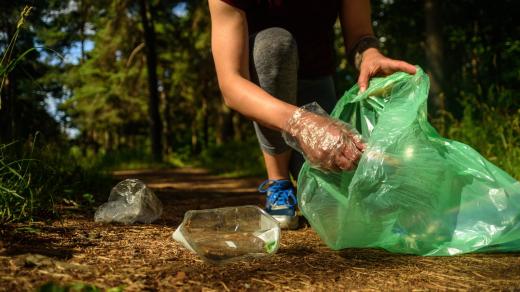 Plogging, kombinace kondičního běhu a sbírání odpadků